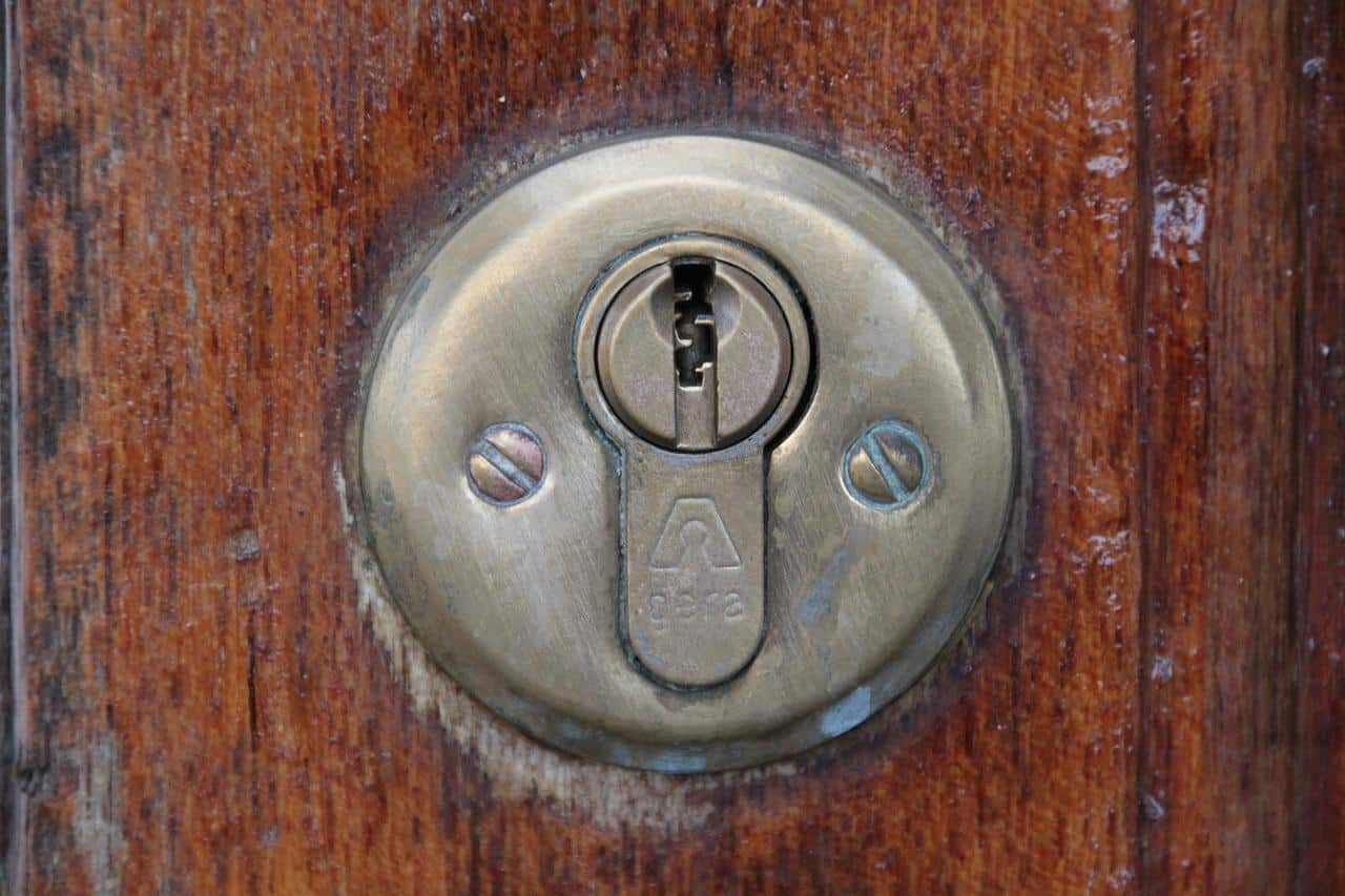 Como abrir una cerradura sin llave