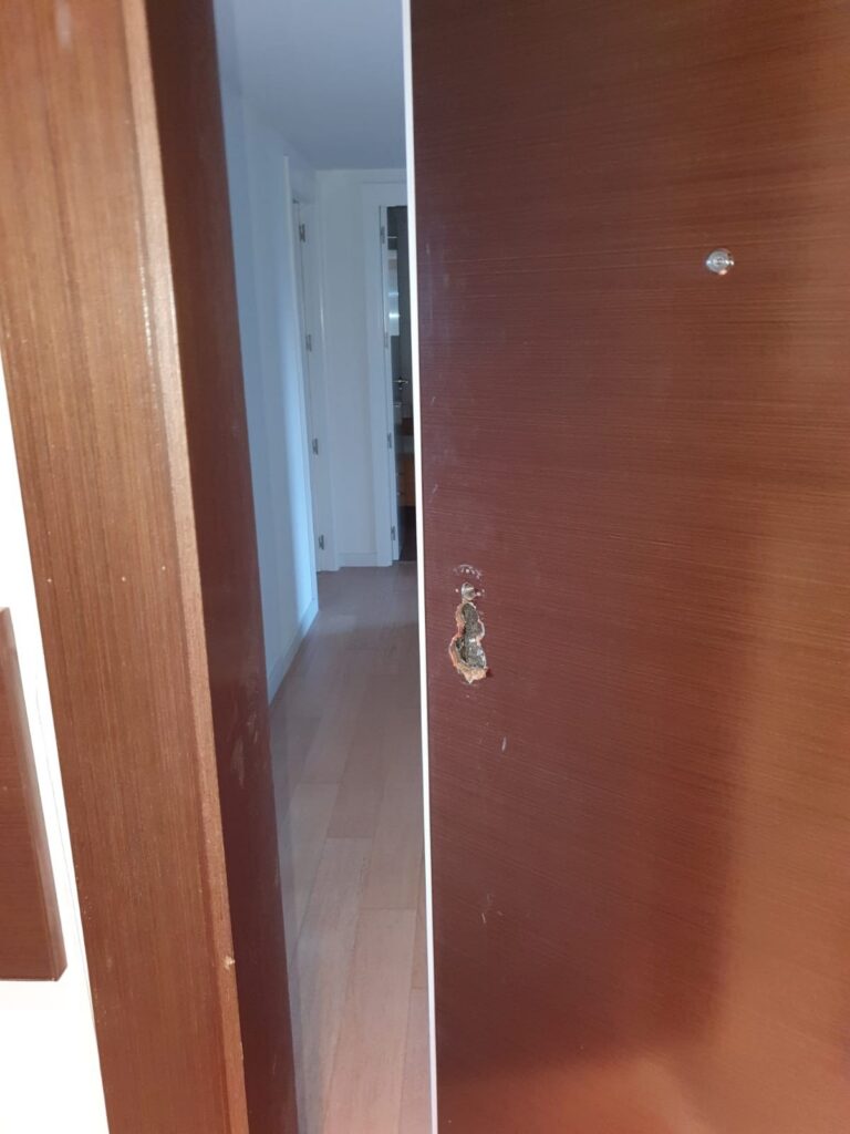 Apertura de puertas Almenara