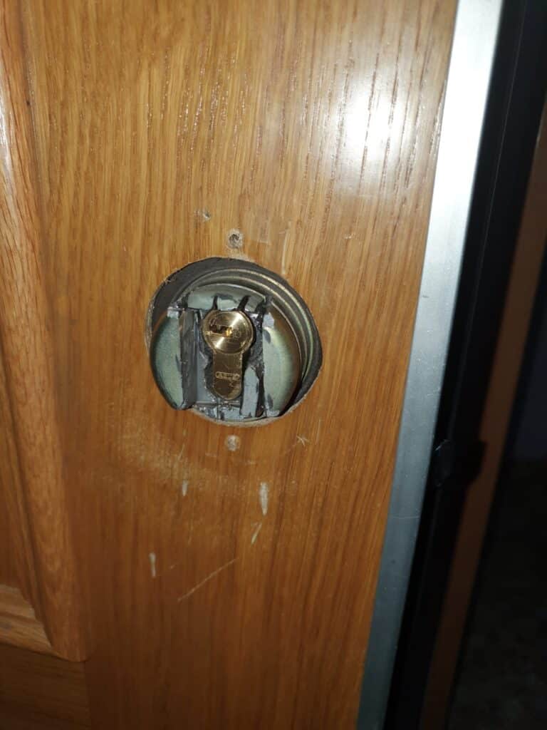 Apertura de puertas Cármenes
