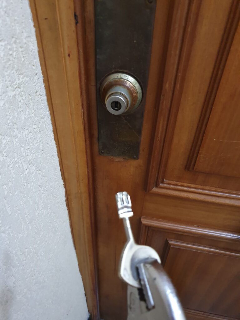 Apertura de puertas Casa de Campo