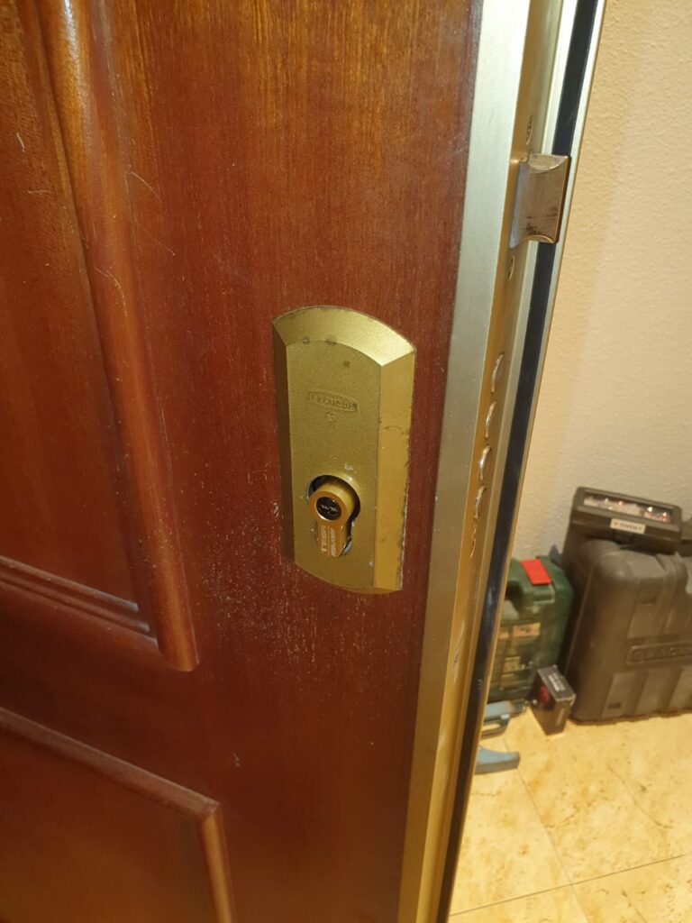 Apertura de puertas Casarrubuelos