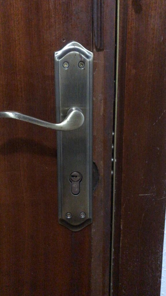 Apertura de puertas Colina