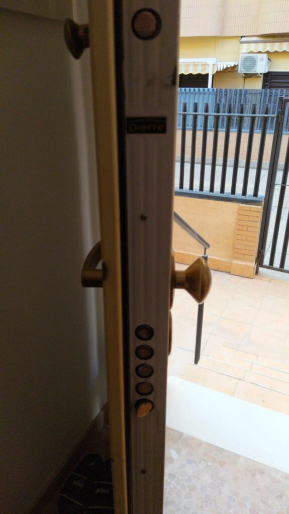 Apertura de puertas Comillas