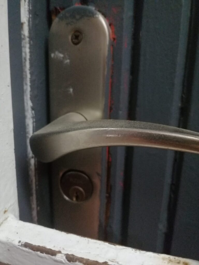 Apertura de puertas Costillares