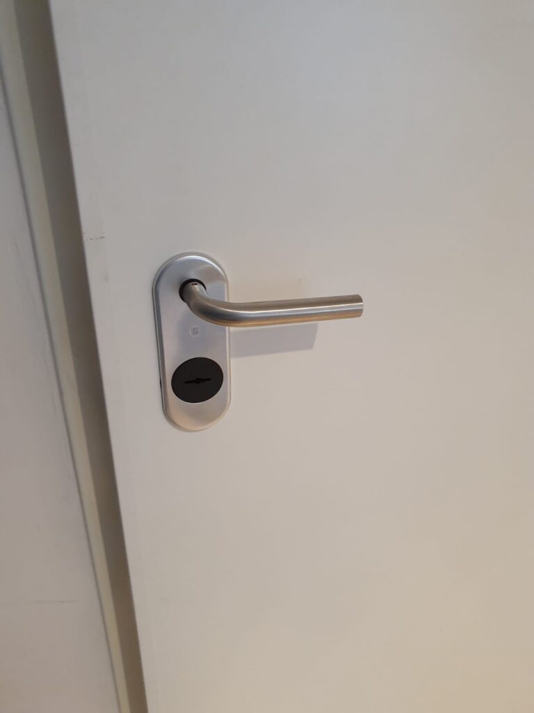 Apertura de puertas La Cañada