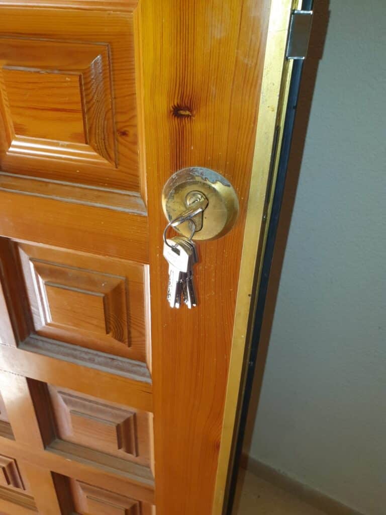 Apertura de puertas La Nava