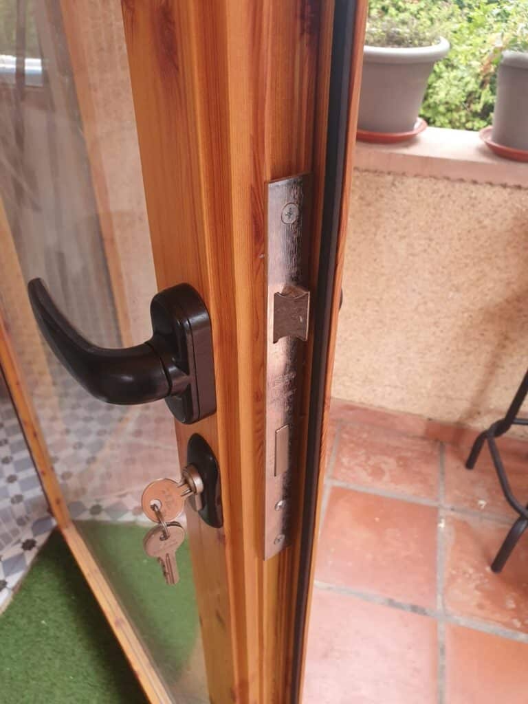 Apertura de puertas Palomeras Bajas