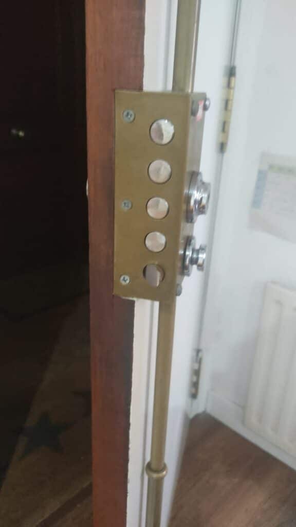 Apertura de puertas Serrano